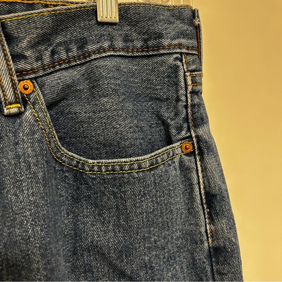 Levi’s Jeans Mens 38x30 Blue 505 Regular Fit Straight Medium Wash Denim (2013) - Picture 5 of 14